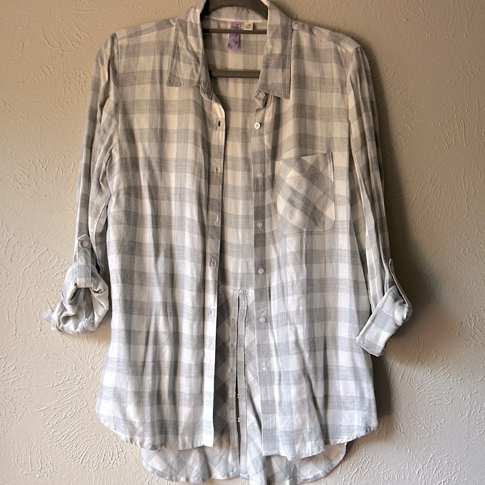 Francesca’s Gray and White Buffalo Plaid Button Down Blouse